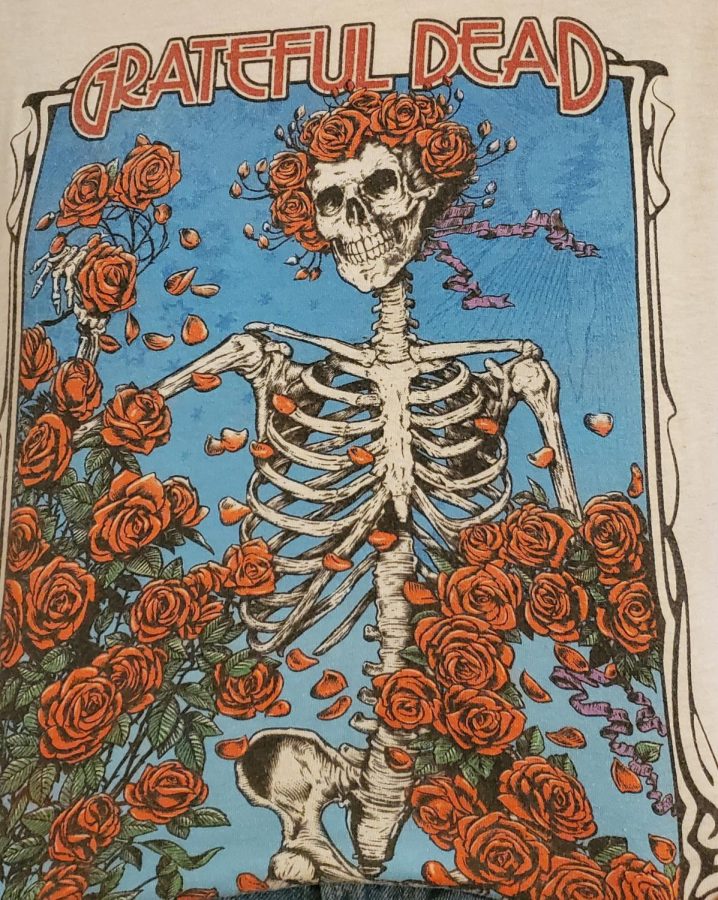 Picture of Grateful Dead Skull and Roses album cover on a shirt