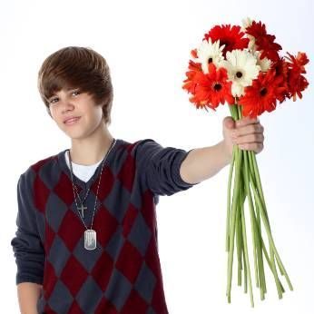 Bieber holds flowers