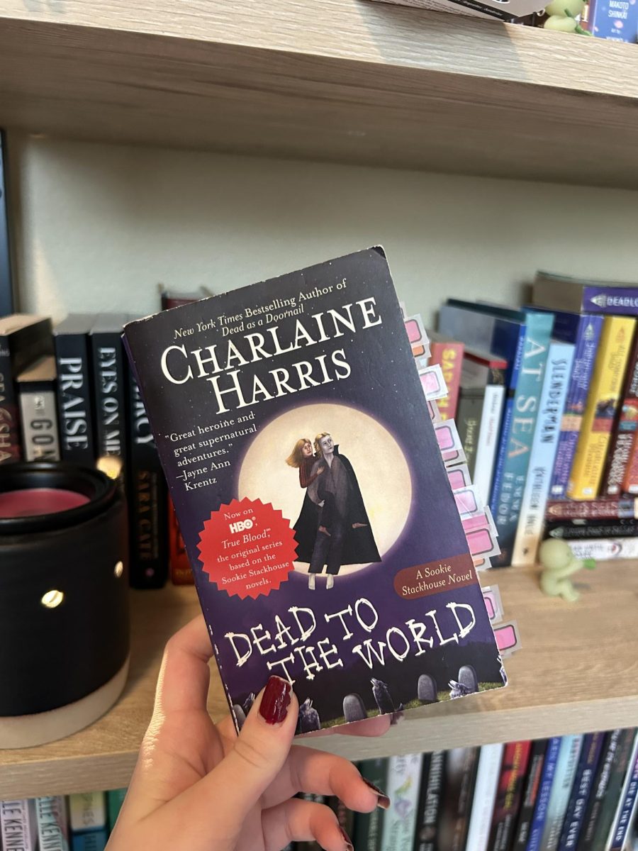 Image of the book Dead to the World by Charlaine Harris