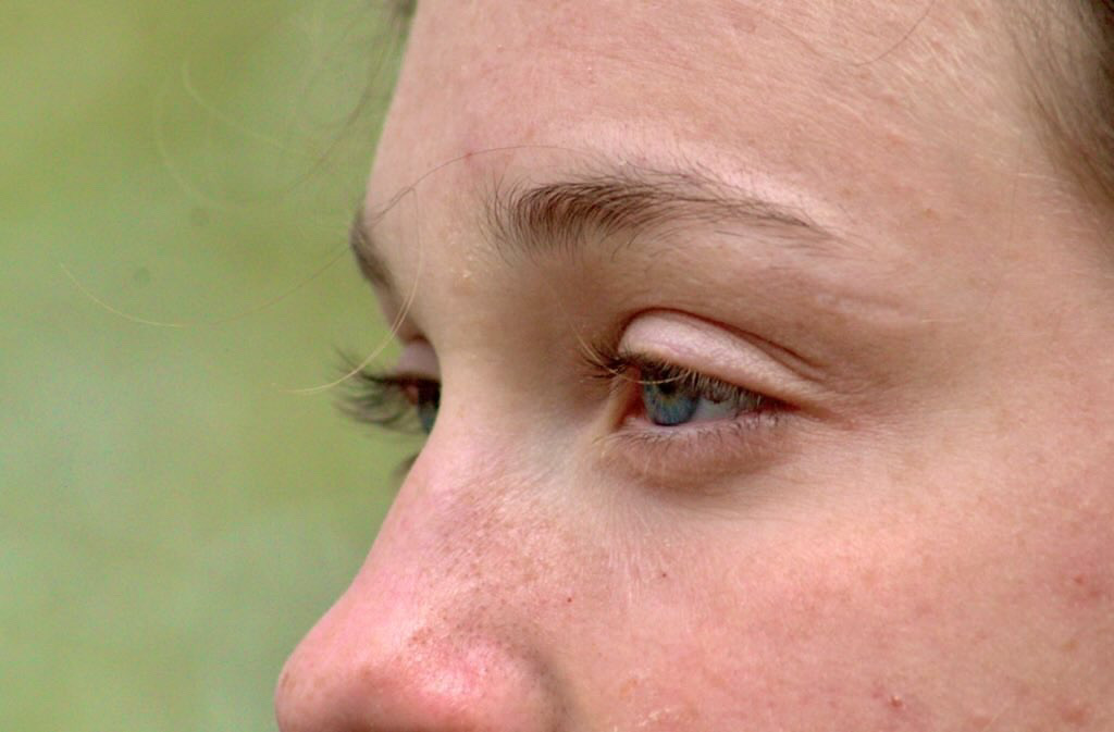 A womans modest eyes, staring into nature.

Model: Aeryn McCallie