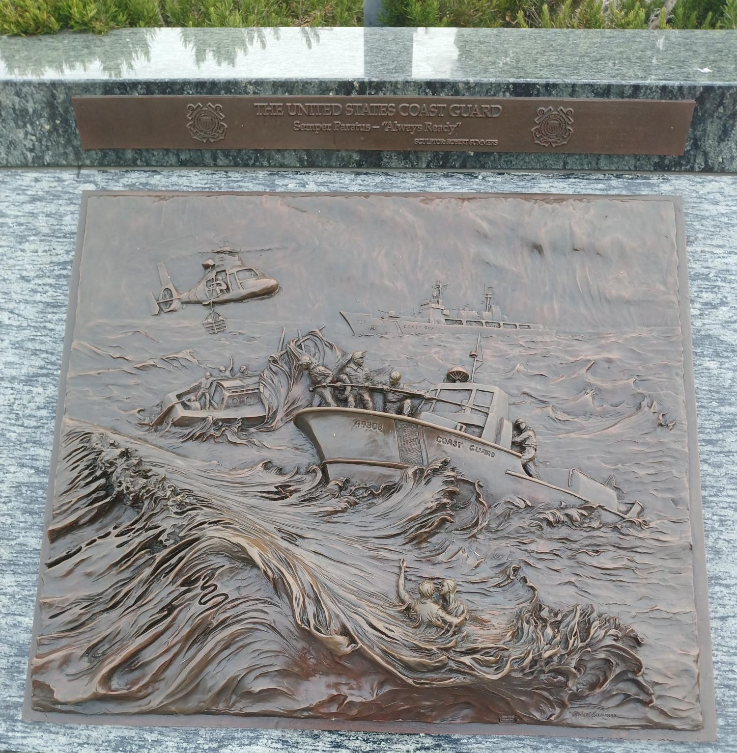 Metal sculpture depicting a fight at war. 